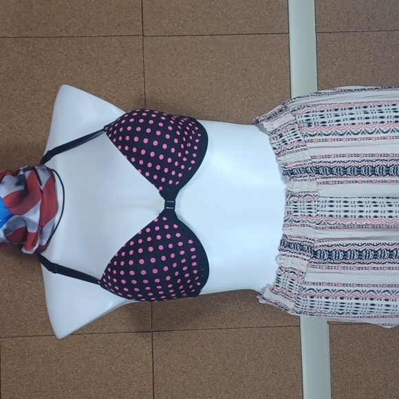 Beautiful BRA WOMENS 38DD IN BLACK WITH HOT PINK DOTS